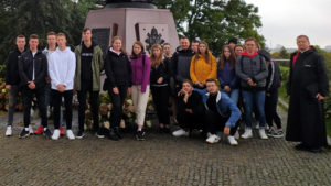 LEŻAJSK: Maturzyści na Jasnej Górze i zaproszenie na Męski Różaniec Radio FARA