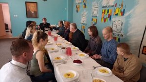 JAROSŁAW: Spotkanie biskupa Krzysztofa Chudzia z uchodźcami z Ukrainy Radio FARA