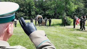 KALWARIA PACŁAWSKA: Upamiętnili pomordowanych Kapelanów Katyńskich Radio FARA